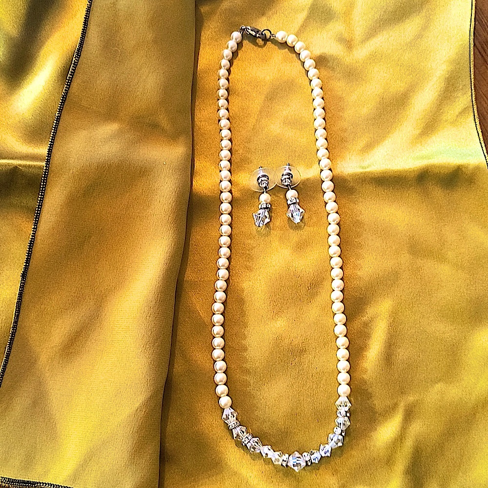 Vintage Bridal Set: Pearl, Crystal & Diamond Earrings & Necklace EUC